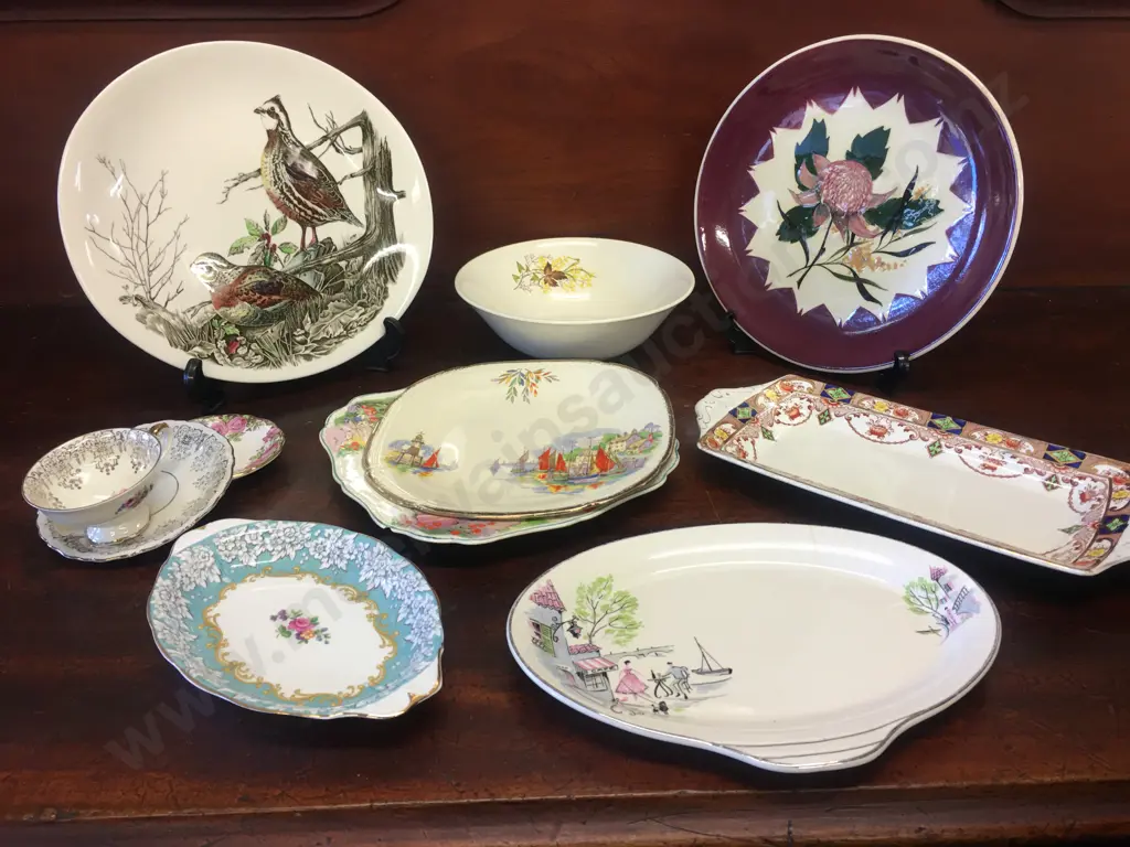 Selection Of China Items Including Crown Lynn Etc Image 1++